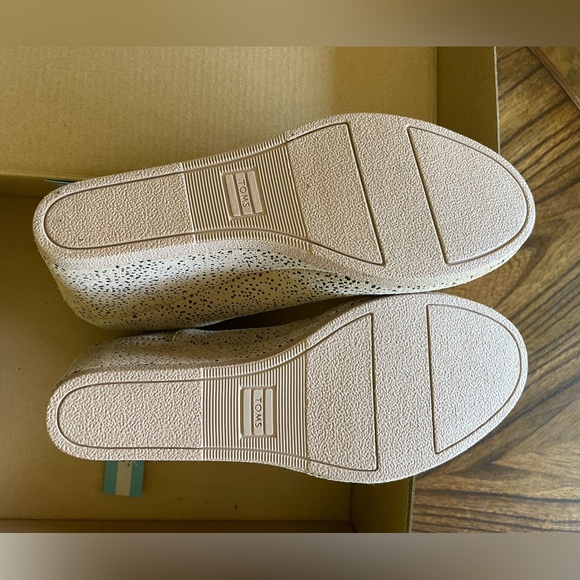 Tom’s suede Kelsey ankle boot wedge - Picture 4 of 6